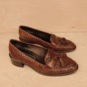 Cole Haan brown woven tassel loafer | 8.5 B